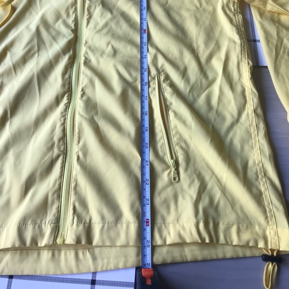 Girlfriend Collective Lemon Sideline Full-Zip Windbreaker - Picture 4 of 4